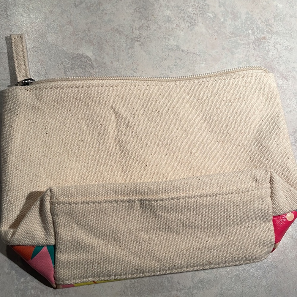 New IT Cosmetics case - Picture 6 of 6